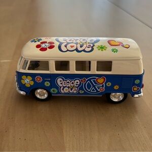 Kinsmart 1962 VW Volkswagen Bus. Multi Color 1:32. See Pics for Details